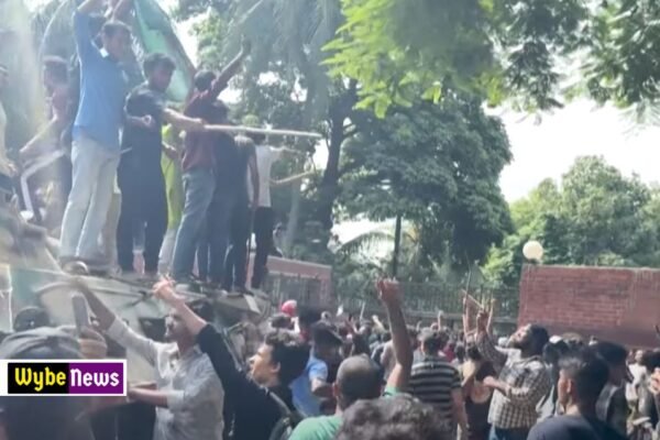 Protestors Storm Prime Minister Sheikh Hasina's Residence Amidst Deadly Unrest in Bangl